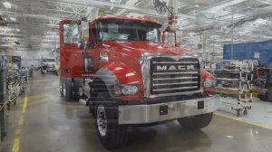 Завод траков Mack. Как там собирают траки!