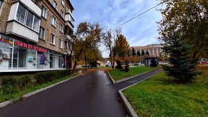 Пешком на автобусную остановку. Ускоренное видео.