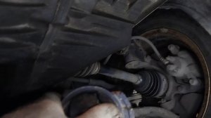 замена левой подушки двигателя geely gc6