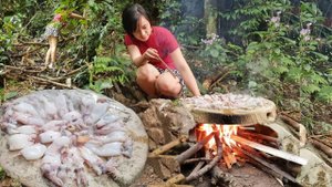 Готовим в горах Кальмар Вкусная еда в джунглях! Cooking on a rock  Squid Eating delicious in jungle