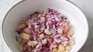 Салат из индейки с фасолью