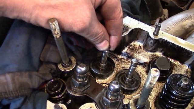 Одна из причин большого (огромного)расхода моторного масла.Ремонт ВАЗ 2102 смотреть онлайн