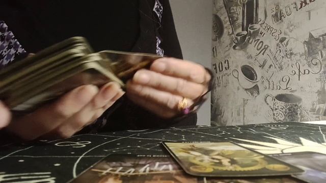 Стоит ли зацикливаться на прошлом? Расклад Таро