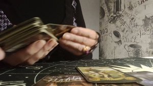 Стоит ли зацикливаться на прошлом? Расклад Таро