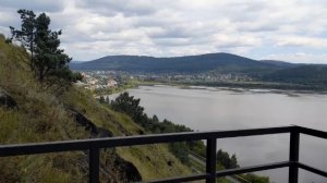 Кокосик гуляет в районе машзавода и в центре города Златоуст