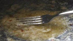 Салат из кале с сыром и хлебом