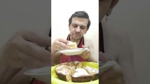 Обжор мукбанг яблочный пирог Шарлотка из Антоновки с крепким чаем