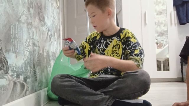 Распаковка вкусняшек.maks live