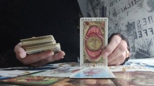 Мужчина намного младше и многое обещает. Расклад Таро