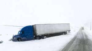 ГОЛОЛЁД - Грузовики в КЮВЕТЕ. США