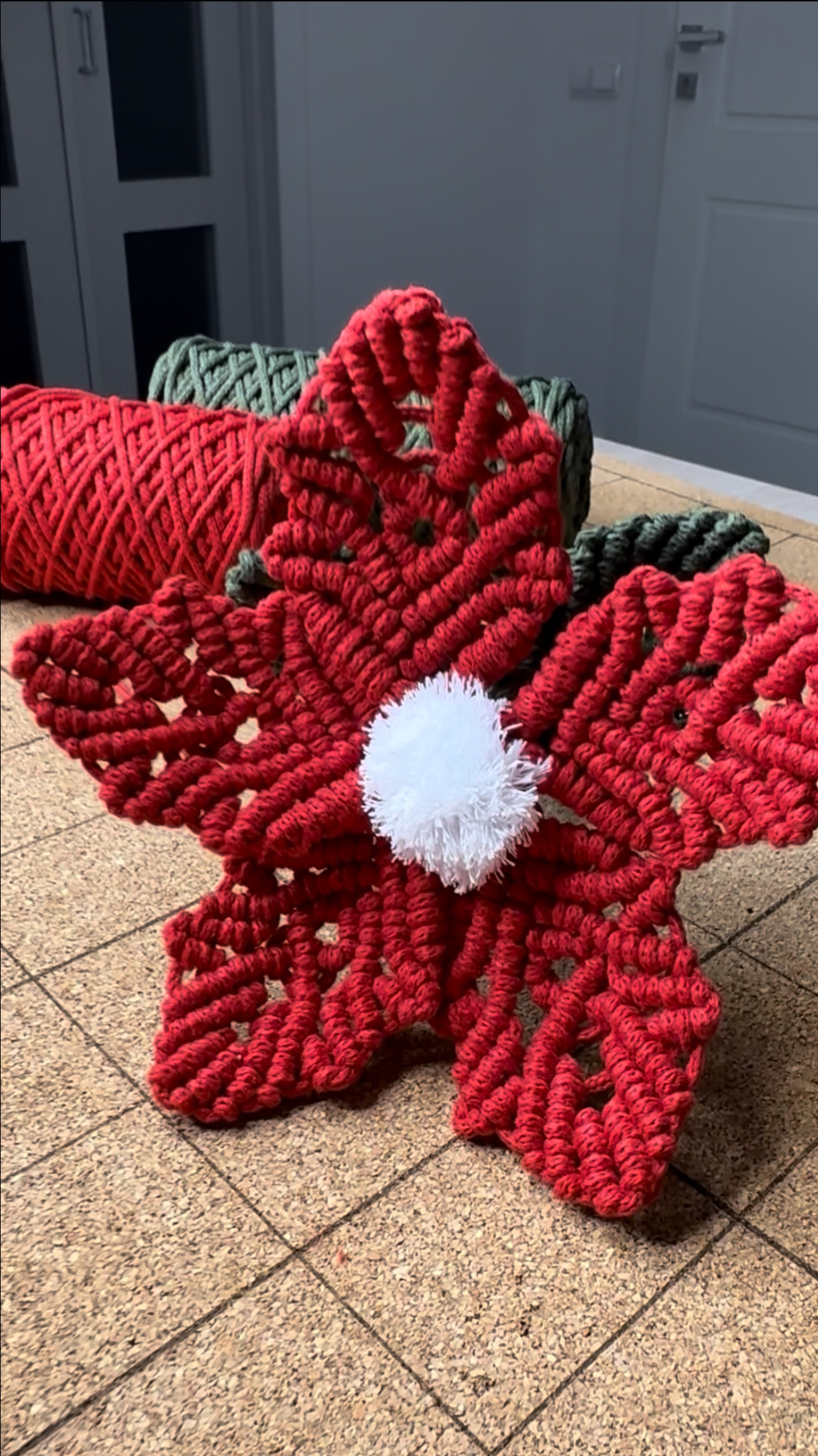 Макраме МК "Цветок на стебле" и другие работы смотри на нашем канале. смотреть онлайн