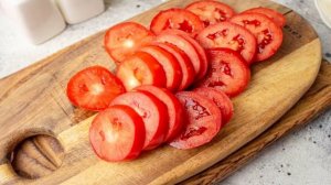 Салат из жареных помидоров