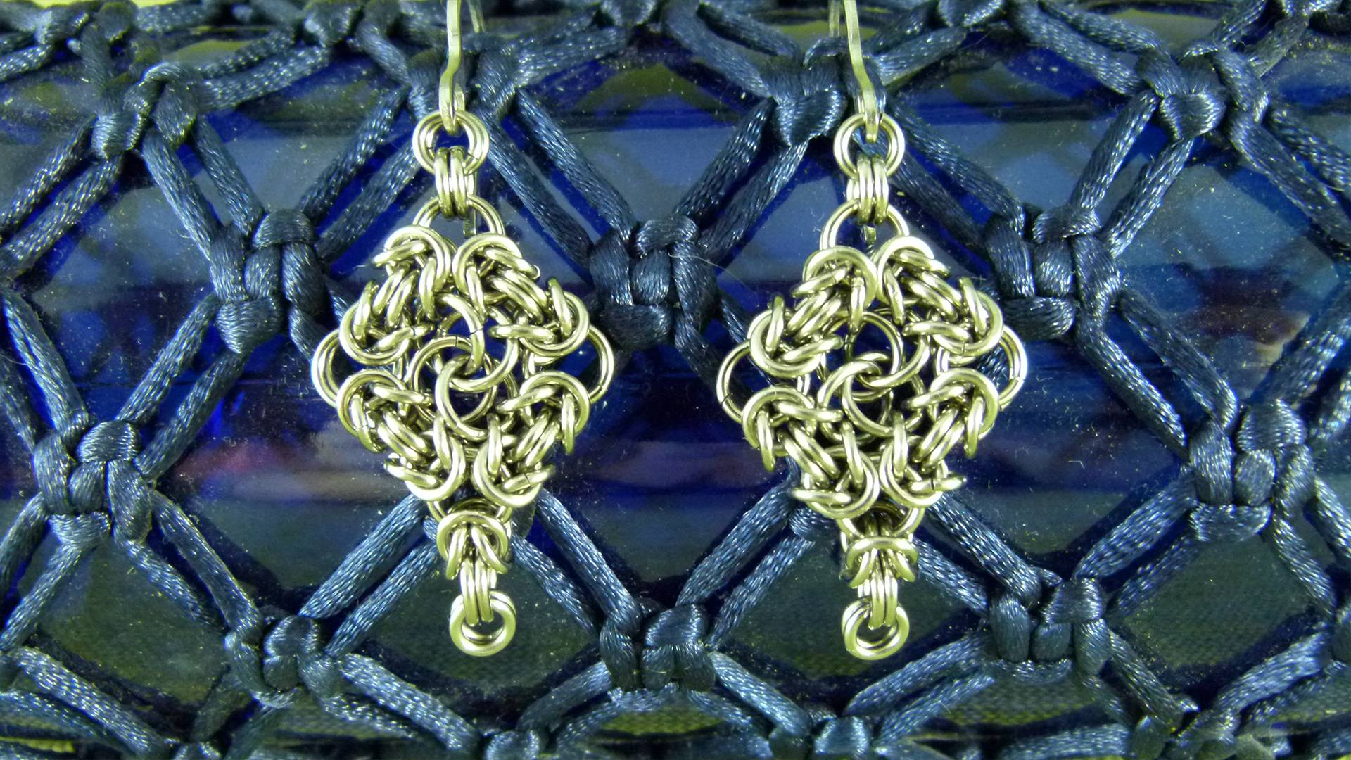 Византийский водоворот. Серьги из комплекта кольчужных украшений.