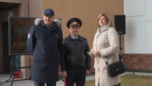 В Магадане вручили ключи от арендного жилья приглашённым врачам, учителям и полицейским