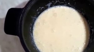 Пышные оладьи на кефире (или кислом молоке)