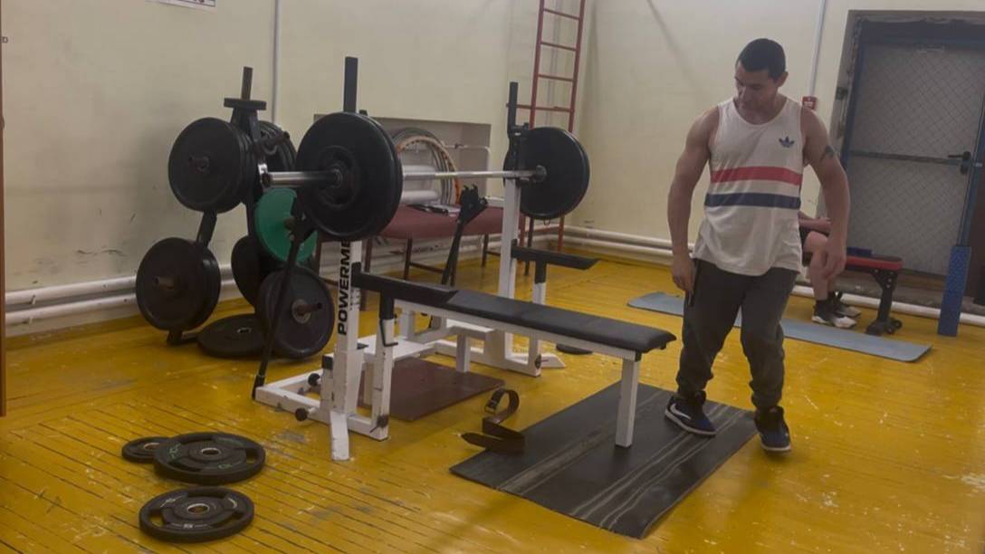 Штанга греет пока на улице дождик