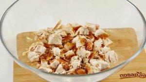 Салат с зеленым горошком и курицей