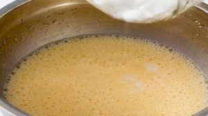 Пышные оладьи на кислом молоке без дрожжей