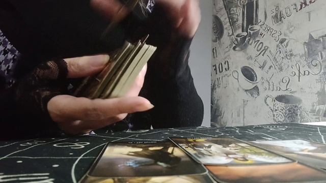 Есть ли на вас негатив? Расклад Таро