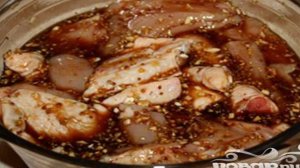 Курица, запеченная в фольге в винном маринаде