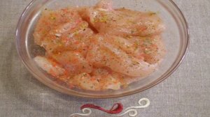 Куриная грудка кусочками на сковороде