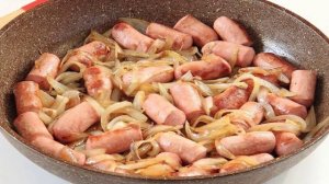 Пирог с колбасками и карамелизированным луком