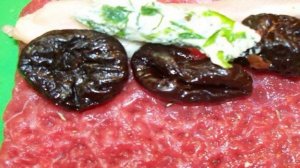 Рулетики из говядины с черносливом