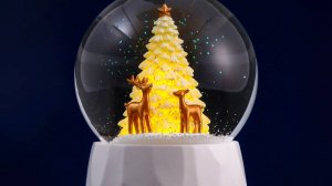 Новогодний шар со снегом «Золотая ёлочка» с подсветкой и музыкой — праздничный декор