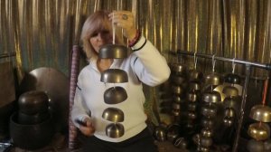 1.  Тибетские матрёшки с Еленой. Звукотерапия поющими чашами. Работа с детьми. Как снять стресс?