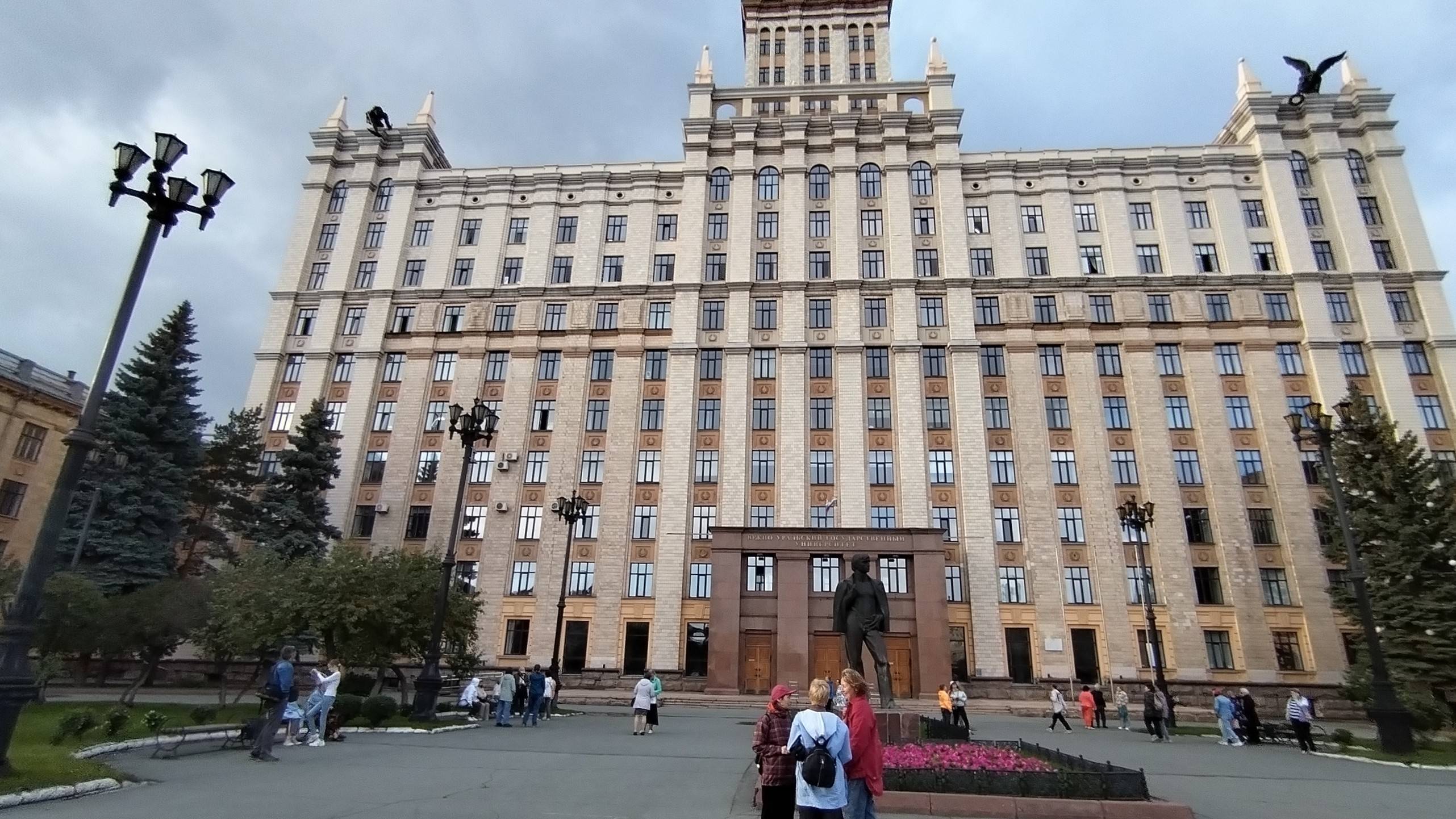 Челябинский университет ЮУрГУ, памятник студенту #ЮУрГУ #челябинск #па