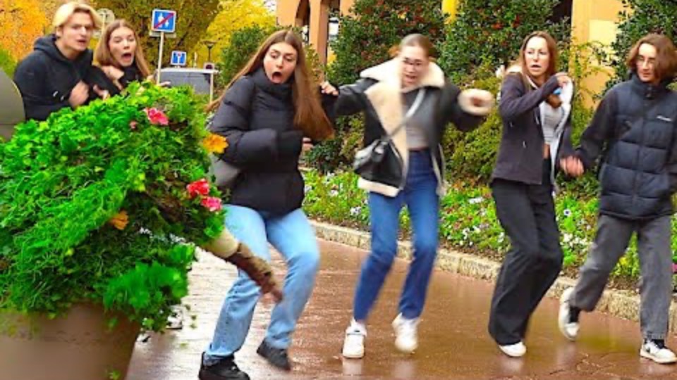 Epic bushman prank. EVERYONE GOT REALLY SCARED. Funniest videos смотреть онлайн