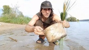 Песок и кастрюля!