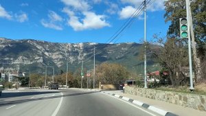 Ялта. Ост.Хоздвор, вверх по Красноармейской, Суворовской, Ливадийской ул. До развилки.27.09.25.Крым.