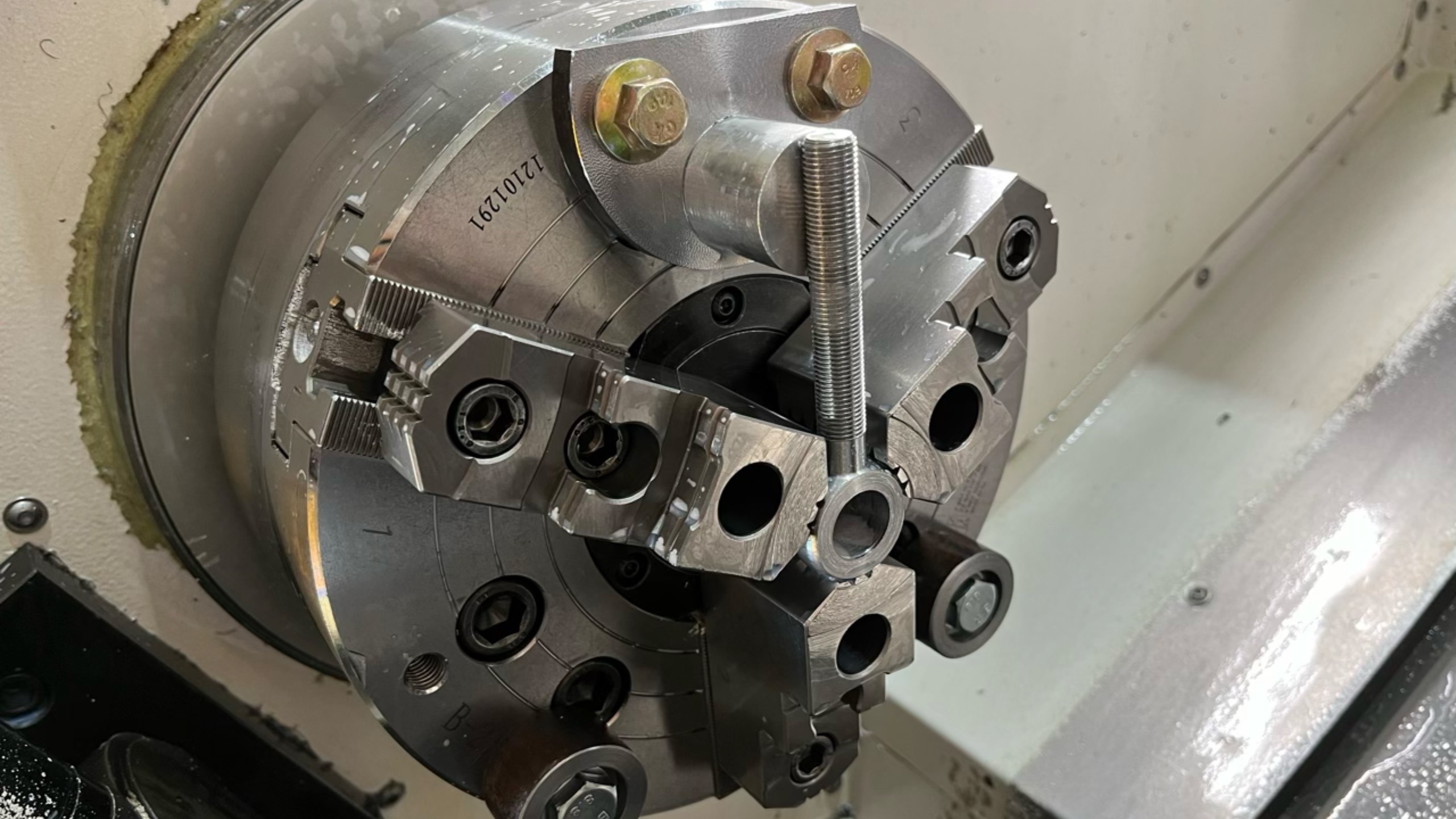 Устранение дисбаланса патрона на ЧПУ противовесами. смотреть онлайн