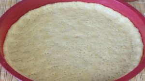 Пирог с клубникой и сметаной