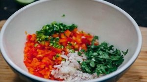 Салат из кальмаров и авокадо