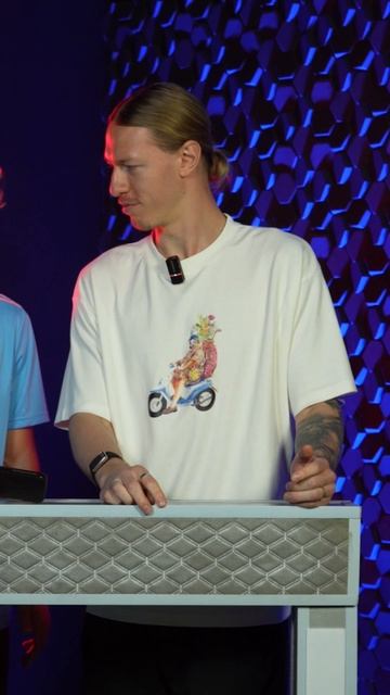 Я ДОЛЖЕН ИГРАТЬ НА ЗАМЕНЕ смотреть онлайн