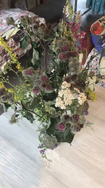 Ленобласть. Хвойное. 07.07.2024. Дача. Букет из полевых цветов