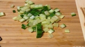 Салат из капусты с вишней