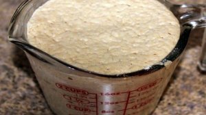 Оладьи на кефире пышные с дрожжами