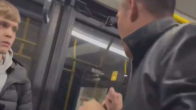 Парень из Уфы нокаутировал пьяного мигранта в автобусе и стал героем смотреть онлайн