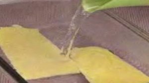 Рулетики из сыра и клубники