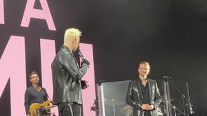 Друг и продюсер Ярослав Дронов он же SHAMAN выходит на сцену#16октября #НИКИТАОСИН #SHAMAN