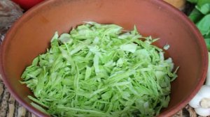 Салат из капусты с говядиной