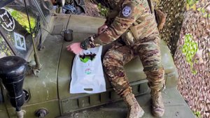 Отправка провизии бойцам по воздуху