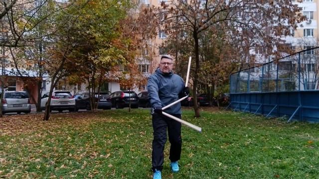 Упражнения с деревянным трёхсекционным цепом Сань-цзе-гунь (4)