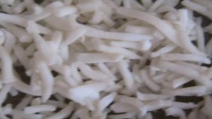 Салат из кальмаров с горошком