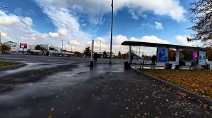 Стою на остановке, жду автобус. Москва. Каширское шоссе.