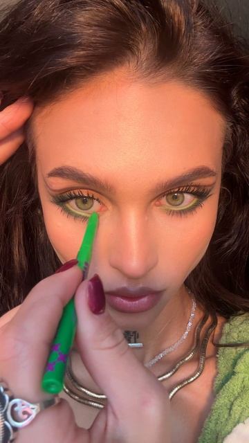 💚зеленый матовый смотреть онлайн