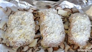 Куриная грудка с грибами в духовке